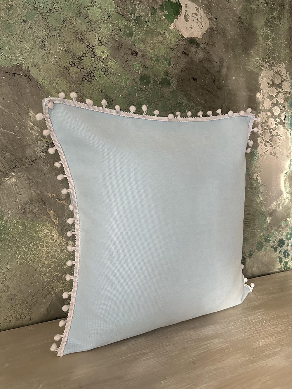 Açık Mavi Ponponlu Yastık Kılıfı (Kare)