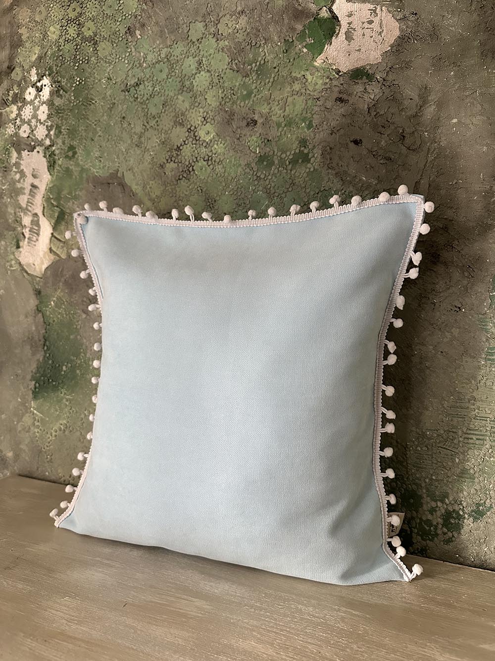 Açık Mavi Ponponlu Yastık Kılıfı (Kare)