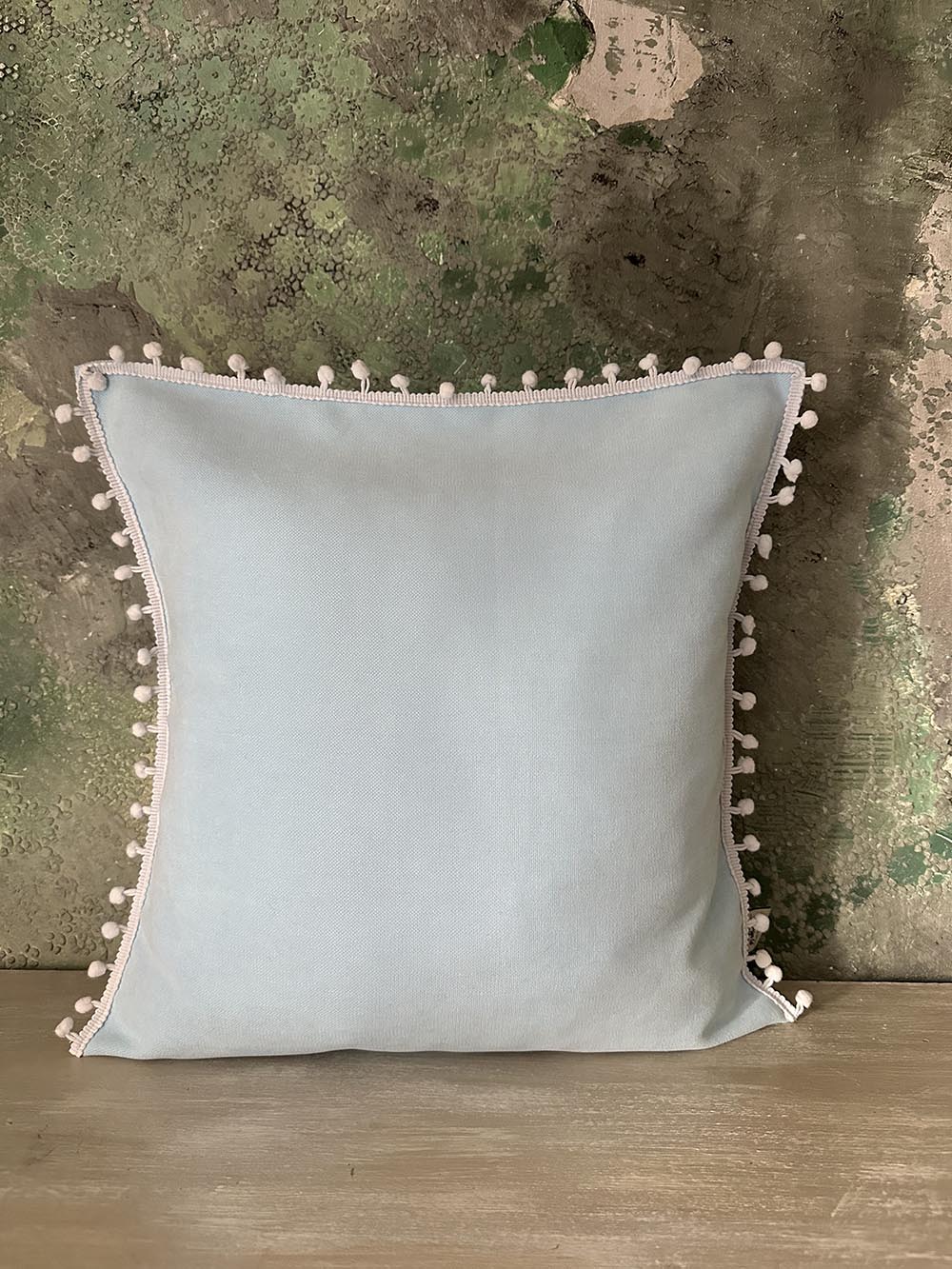 Açık Mavi Ponponlu Yastık Kılıfı (Kare)