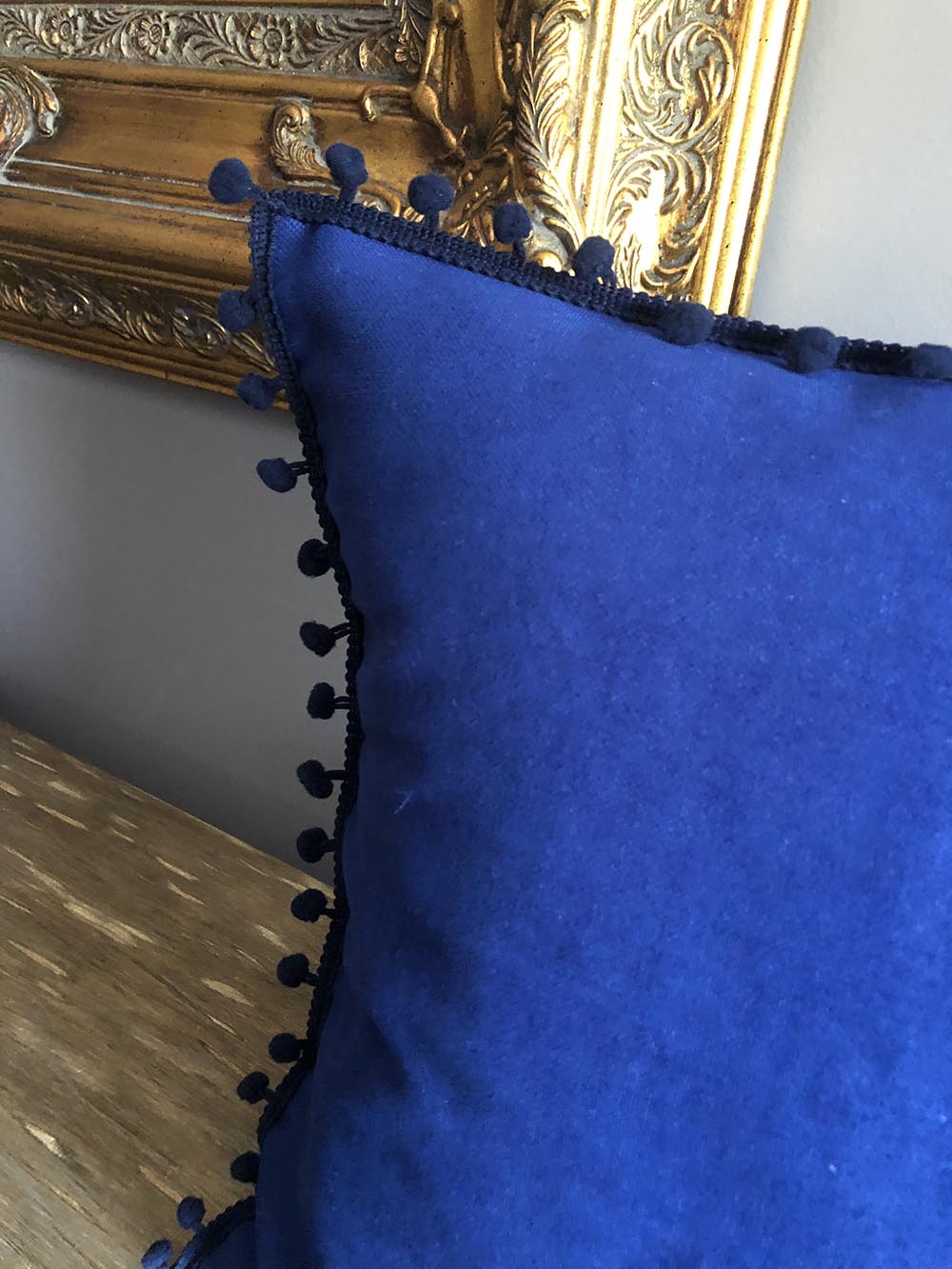 Lacivert Ponponlu Yastık Kılıfı (Kare)