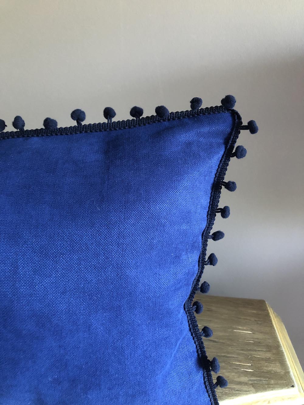 Lacivert Ponponlu Yastık Kılıfı (Uzun)