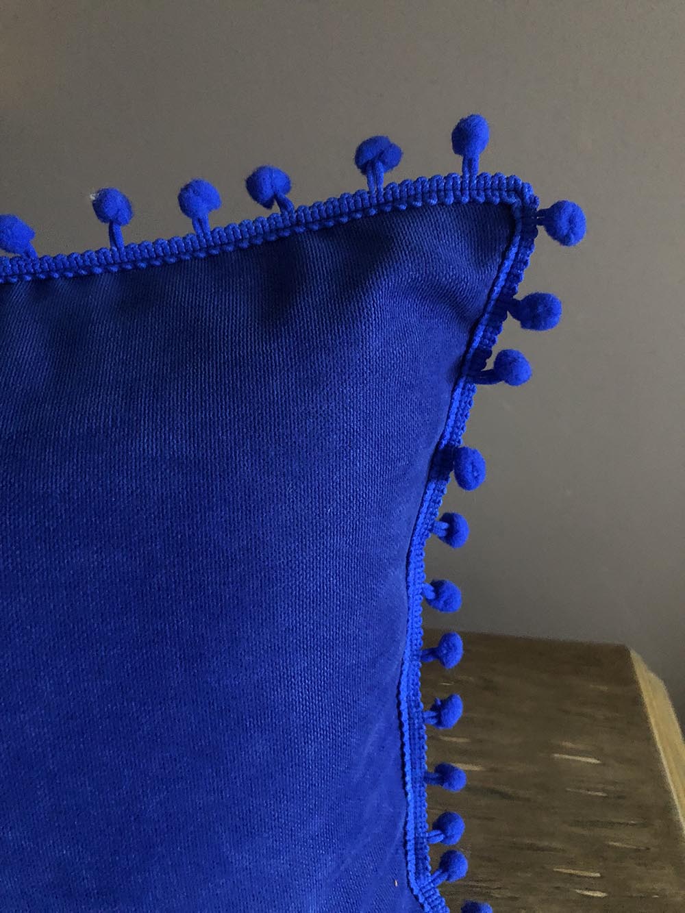 Parliament Mavisi Ponponlu Yastık Kılıfı (Uzun)