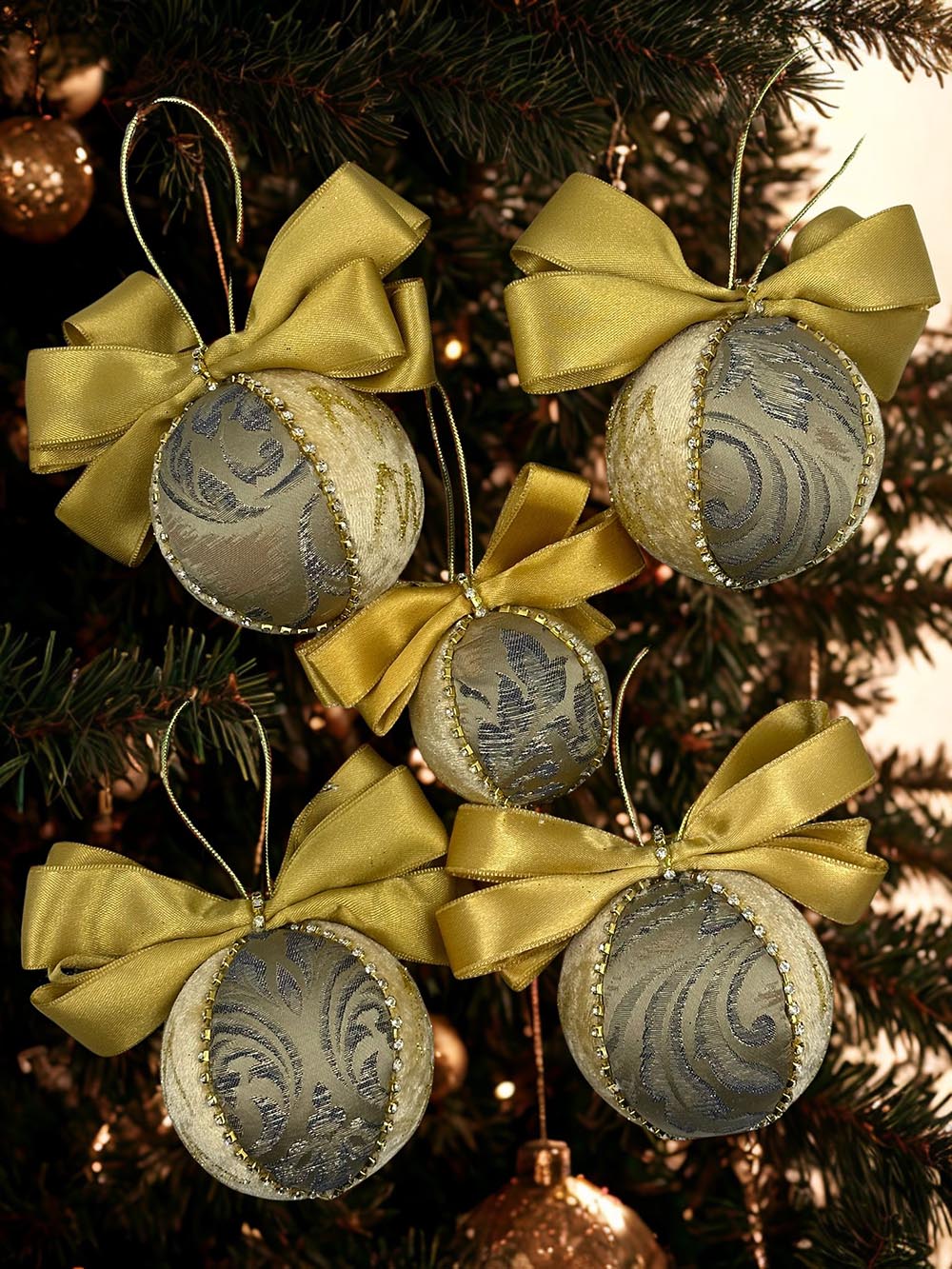 Krem Desenli Çam Ağacı Süsü - 8 Cm Yılbaşı Çam Ağacı Topu