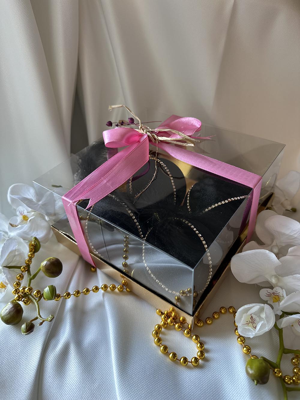 Siyah Kadın Figürlü Yılbaşı Çam Ağacı Topu - Hediye Kutulu