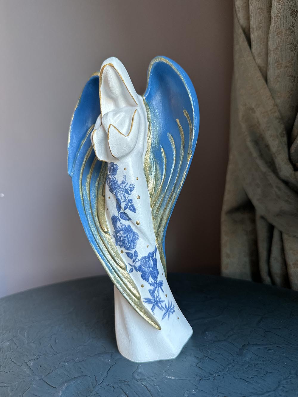 Mavi Çiçekli Melek