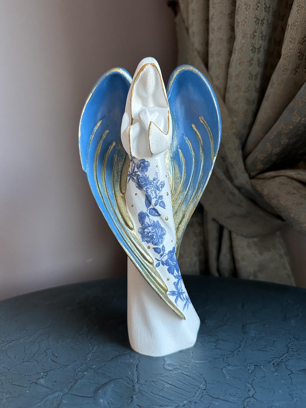 Mavi Çiçekli Melek