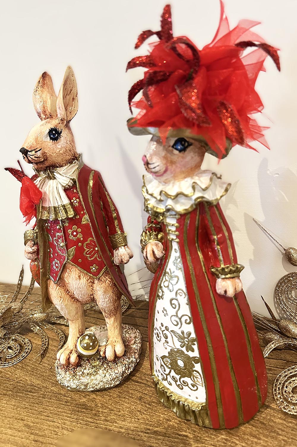 Kırmızılı Tavşan Ailesi -Dekoratif Tavşan Çift Heykel ,Paskalya ,Yılbaşı Aksesuarları Biblo