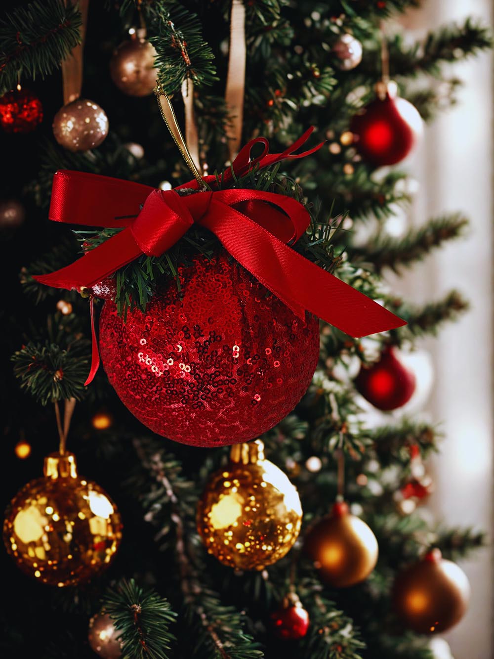 Yılbaşı Çam Ağacı Süsü - Kırmızı 15 Cm Pırıltılı Yılbaşı Ağacı Topu