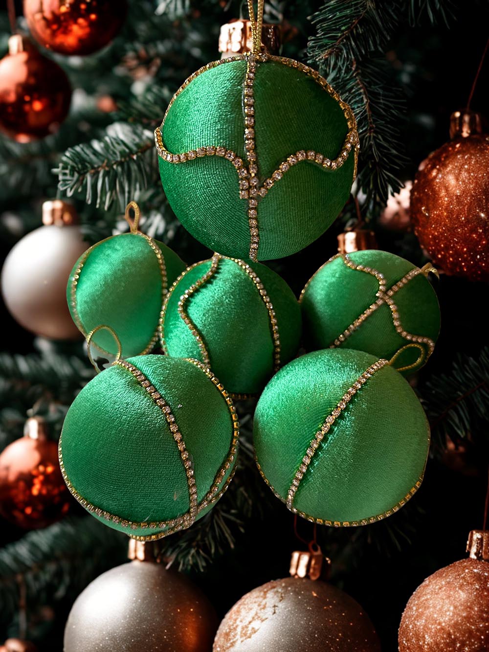 Yeşil Taşlı Kadife Çam Ağacı Süsü - 8 Cm Yılbaşı Çam Ağacı Topu