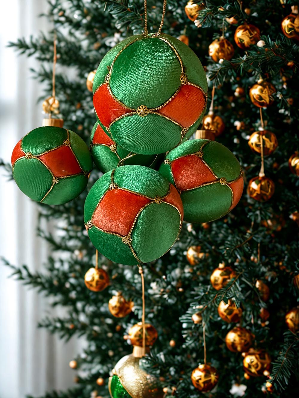 Yeşil Turuncu Çam Ağacı Süsü - 17 Cm Etnik Yılbaşı Çam Ağacı Topu