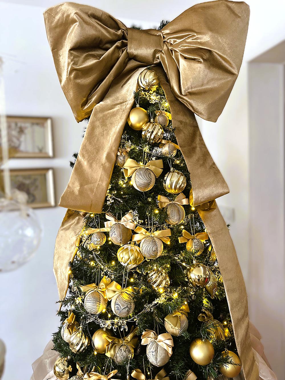 Şık Kumaşlı Çam Ağaçı Süsü - 8 Cm Çam Ağacı Topu