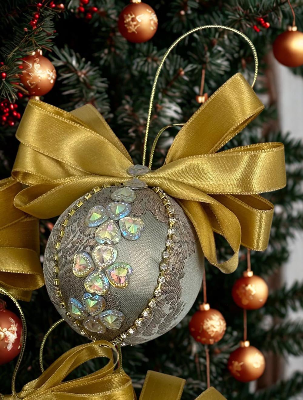 Şık Kumaşlı Çam Ağaçı Süsü - 8 Cm Çam Ağacı Topu